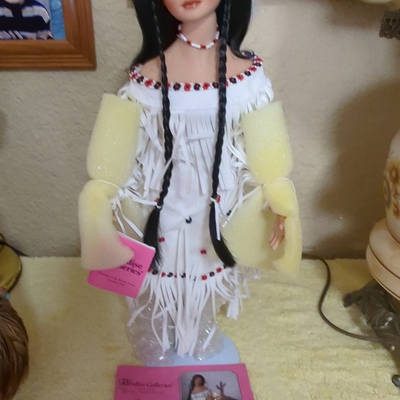 New Vintage Collectible Paradise Galleries Porcelain Native American Doll 17" - Picture 10 of 16